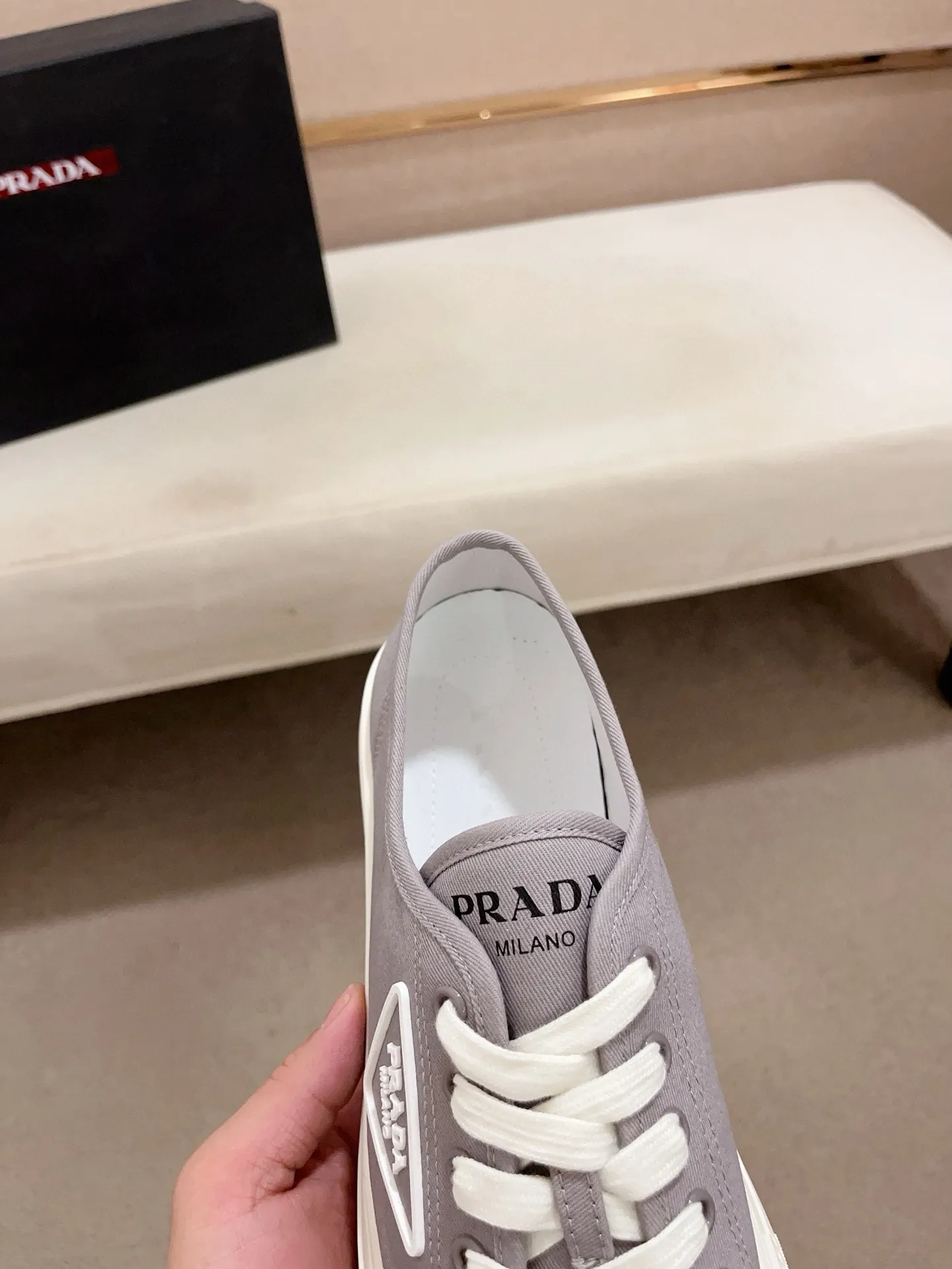 Men's shoes 💰 580💰 ✔️✔️✔️High-quality new PRADA counters are launched at the same time. The new men's shoes and 😘fabrics are selected from first-layer cowhide and are made by pure handicrafts. Lining: Full cowhide lining. 👍🏿 High-end ☄️ air-cushion molded anti-slip rubber outsole, exquisite lines, simple and elegant, comfortable and high-end for leisure travel. Code number: 38 to 44 (45 can be customized)